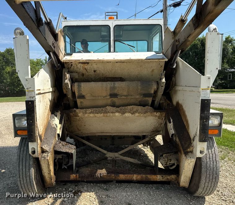 image for item EF2093 2001 Elgin Pelican Series P street sweeper truck