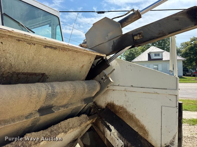 image for item EF2093 2001 Elgin Pelican Series P street sweeper truck