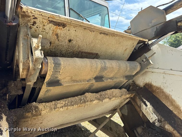 image for item EF2093 2001 Elgin Pelican Series P street sweeper truck