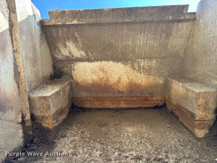 image for item EF2093 2001 Elgin Pelican Series P street sweeper truck