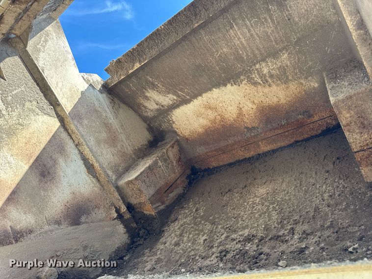 image for item EF2093 2001 Elgin Pelican Series P street sweeper truck