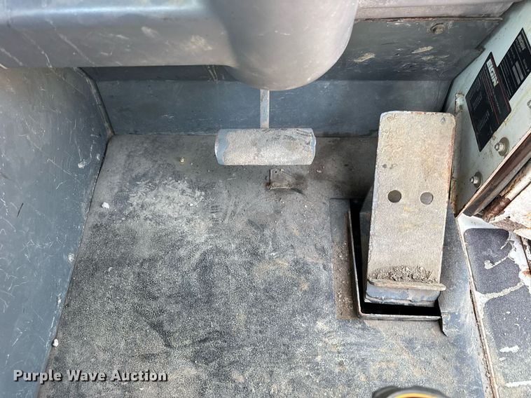 image for item EF2093 2001 Elgin Pelican Series P street sweeper truck