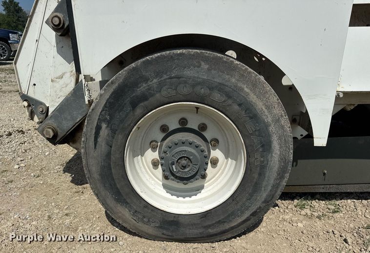 image for item EF2093 2001 Elgin Pelican Series P street sweeper truck