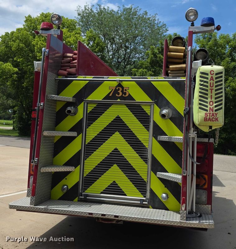 image for item EF3581 1995 Pierce Quantum pumper fire truck