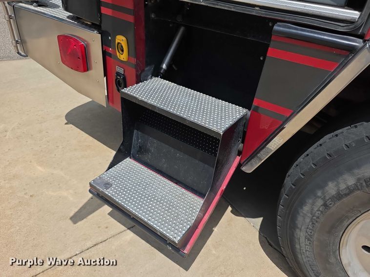 image for item EF3581 1995 Pierce Quantum pumper fire truck