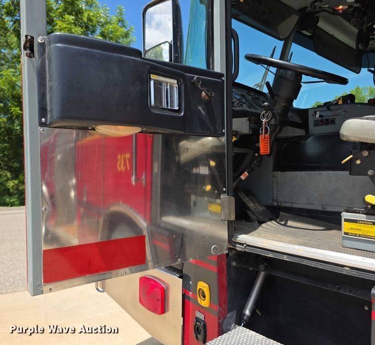 image for item EF3581 1995 Pierce Quantum pumper fire truck