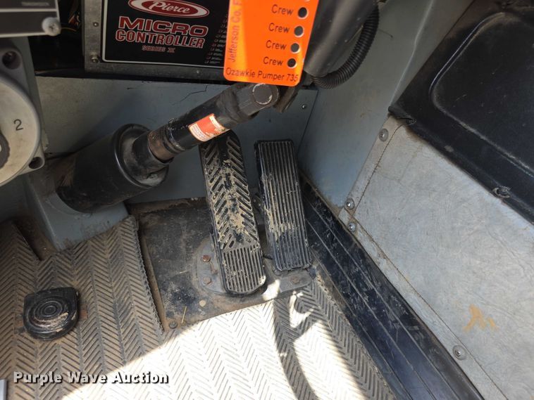 image for item EF3581 1995 Pierce Quantum pumper fire truck