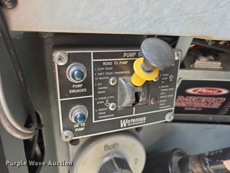 image for item EF3581 1995 Pierce Quantum pumper fire truck