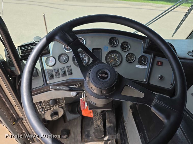 image for item EF3581 1995 Pierce Quantum pumper fire truck