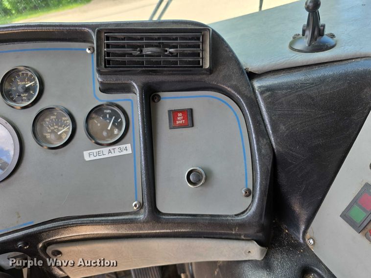 image for item EF3581 1995 Pierce Quantum pumper fire truck