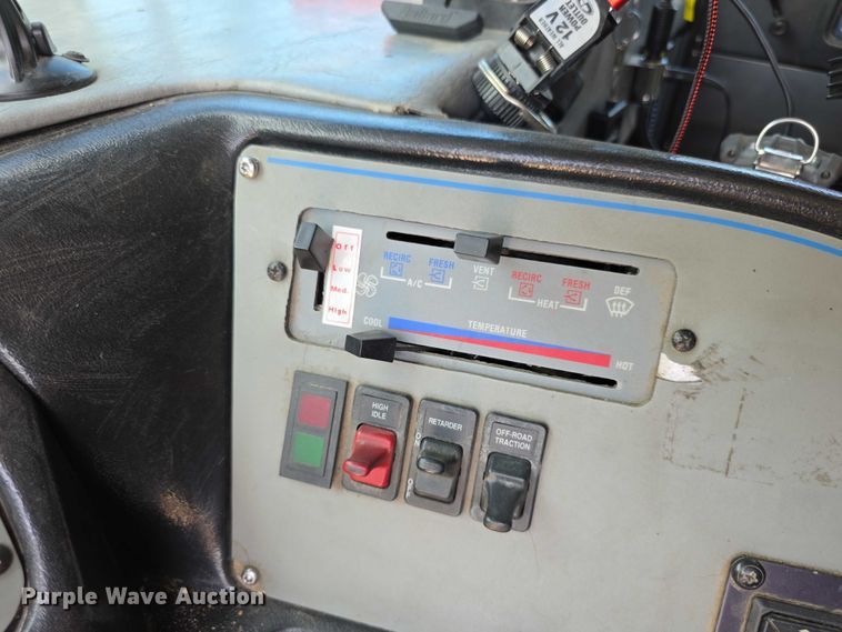 image for item EF3581 1995 Pierce Quantum pumper fire truck