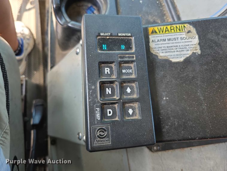 image for item EF3581 1995 Pierce Quantum pumper fire truck