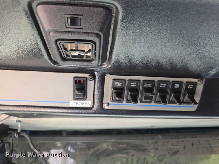 image for item EF3581 1995 Pierce Quantum pumper fire truck