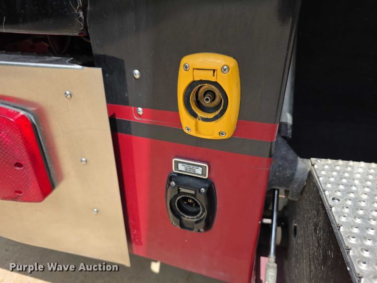 image for item EF3581 1995 Pierce Quantum pumper fire truck