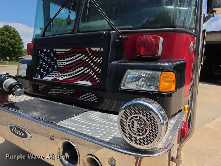 image for item EF3581 1995 Pierce Quantum pumper fire truck