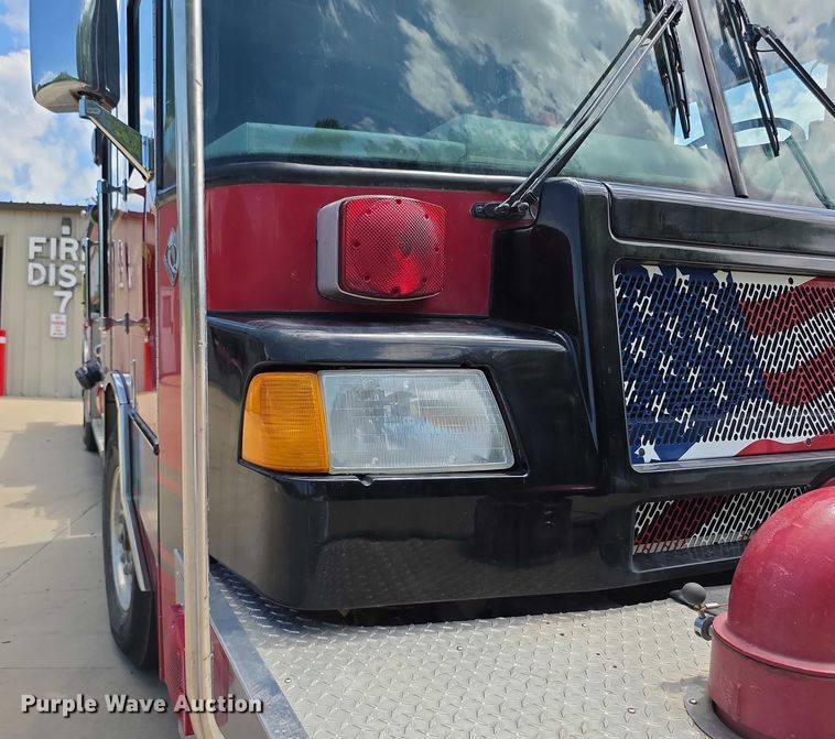 image for item EF3581 1995 Pierce Quantum pumper fire truck