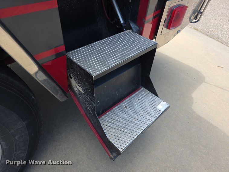 image for item EF3581 1995 Pierce Quantum pumper fire truck