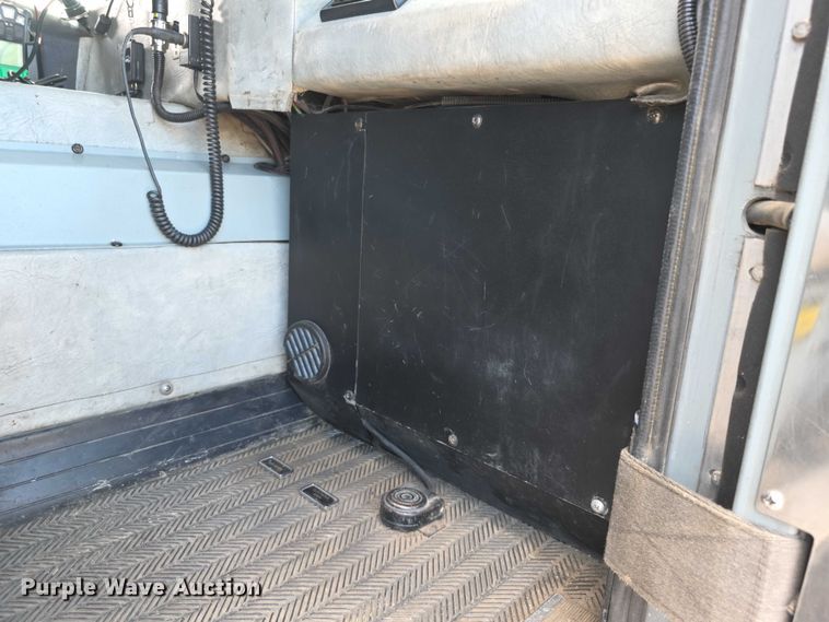 image for item EF3581 1995 Pierce Quantum pumper fire truck