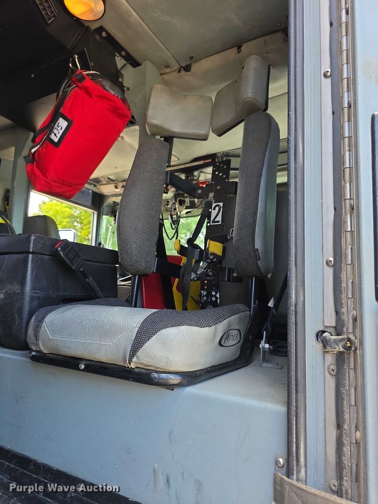 image for item EF3581 1995 Pierce Quantum pumper fire truck