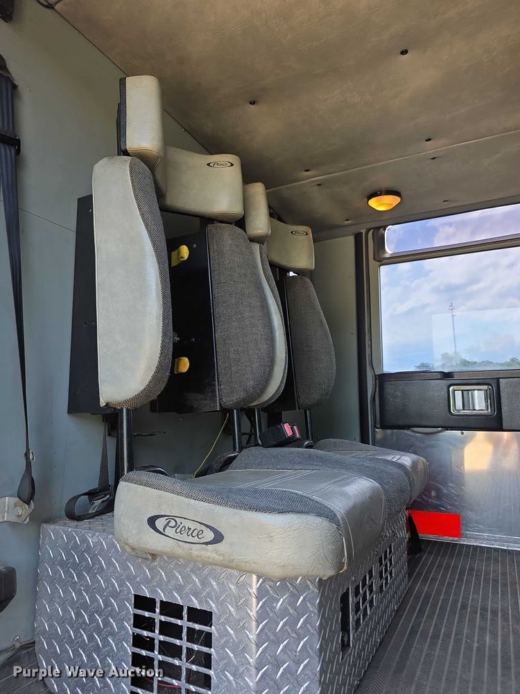 image for item EF3581 1995 Pierce Quantum pumper fire truck