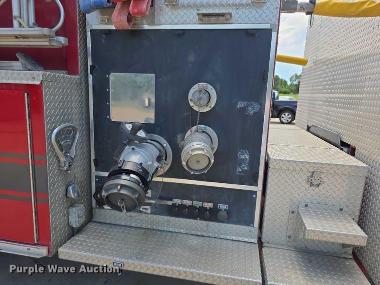 image for item EF3581 1995 Pierce Quantum pumper fire truck