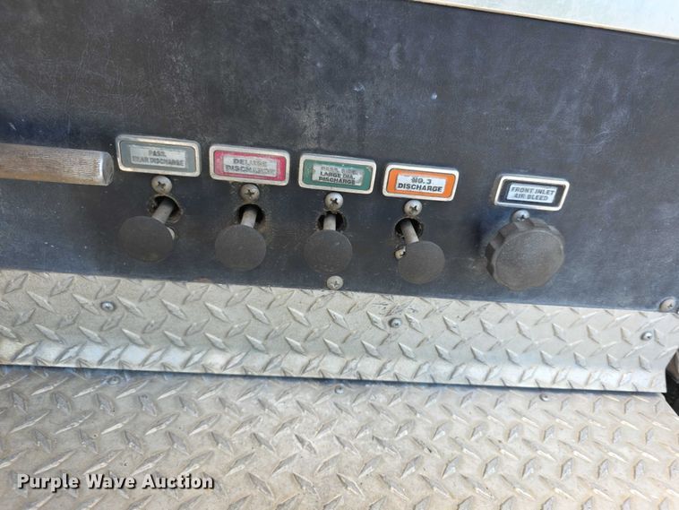 image for item EF3581 1995 Pierce Quantum pumper fire truck