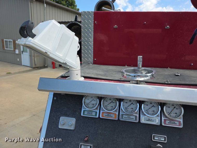 image for item EF3581 1995 Pierce Quantum pumper fire truck