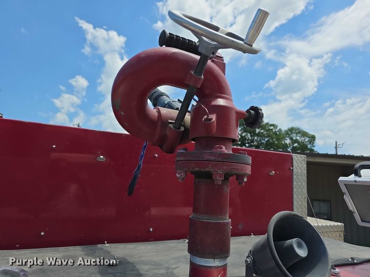 image for item EF3581 1995 Pierce Quantum pumper fire truck