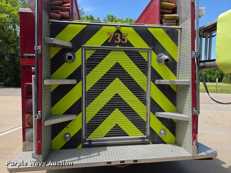 image for item EF3581 1995 Pierce Quantum pumper fire truck