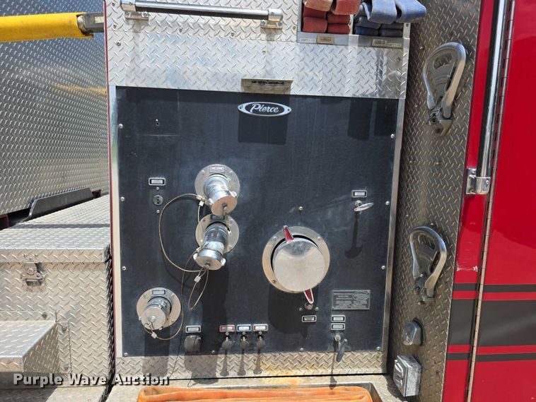 image for item EF3581 1995 Pierce Quantum pumper fire truck