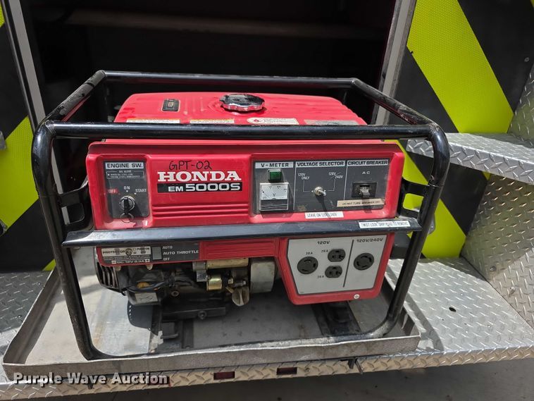 image for item EF3581 1995 Pierce Quantum pumper fire truck