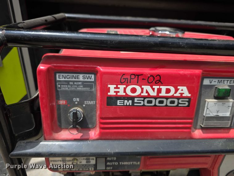 image for item EF3581 1995 Pierce Quantum pumper fire truck