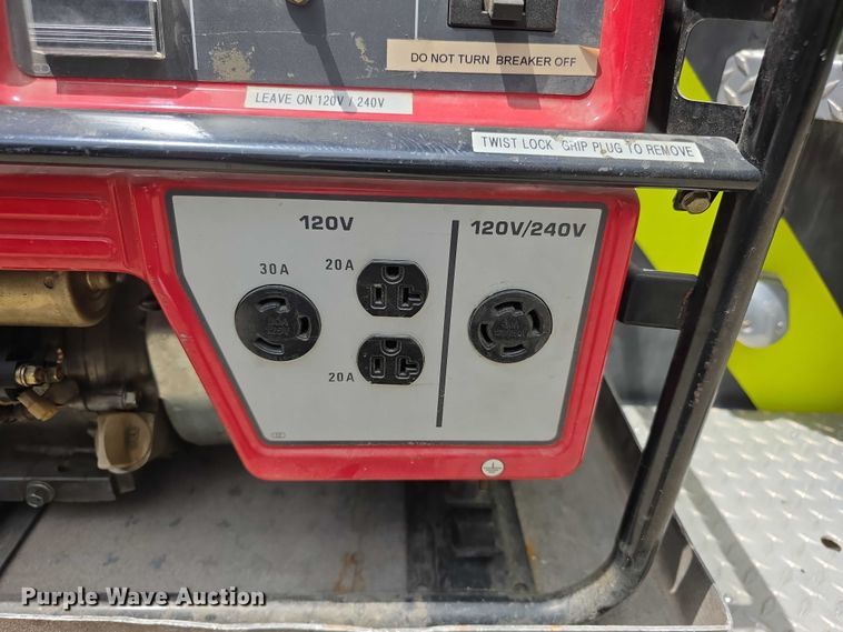 image for item EF3581 1995 Pierce Quantum pumper fire truck