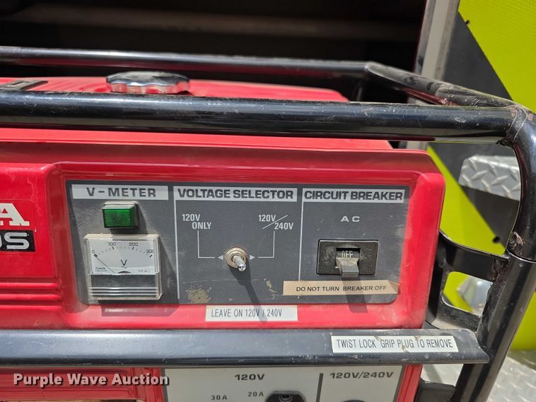 image for item EF3581 1995 Pierce Quantum pumper fire truck