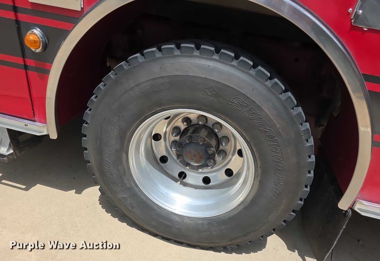 image for item EF3581 1995 Pierce Quantum pumper fire truck