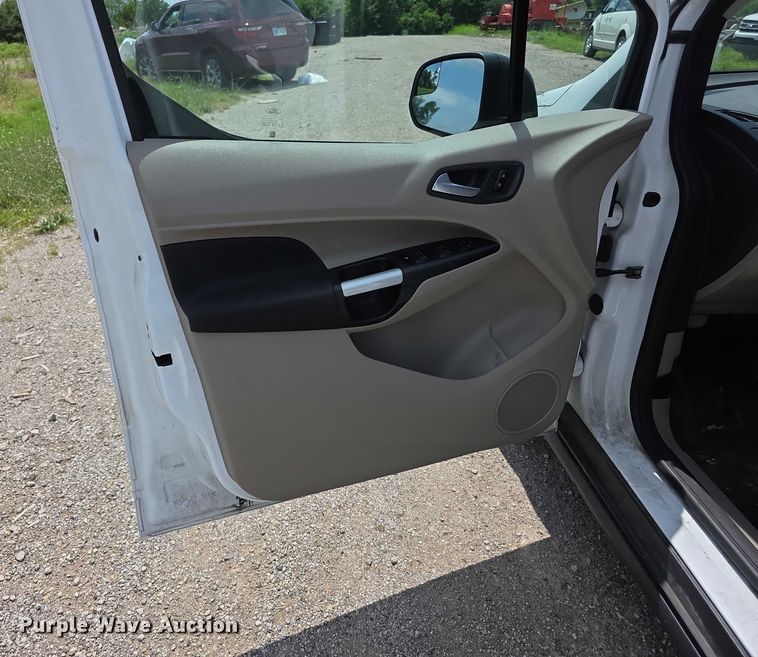 image for item EF3588 2016 Ford Transit Connect XLT van