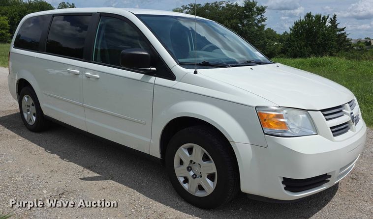 image for item EF3589 2010 Dodge Grand Caravan SE van