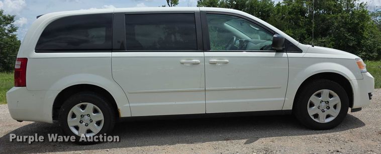 image for item EF3589 2010 Dodge Grand Caravan SE van