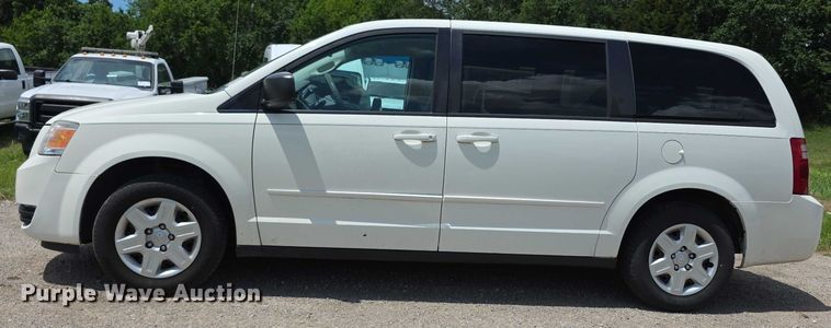 image for item EF3589 2010 Dodge Grand Caravan SE van