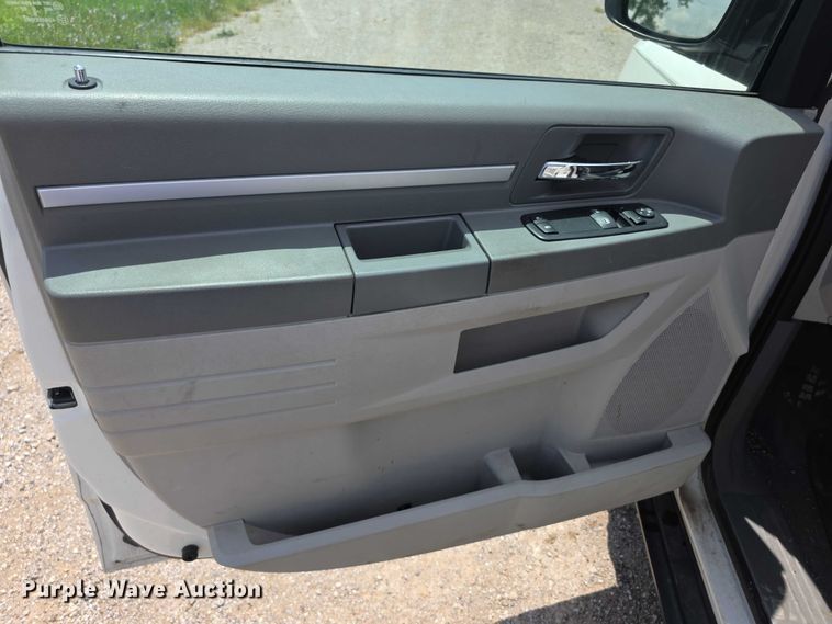 image for item EF3589 2010 Dodge Grand Caravan SE van