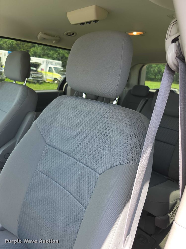 image for item EF3589 2010 Dodge Grand Caravan SE van