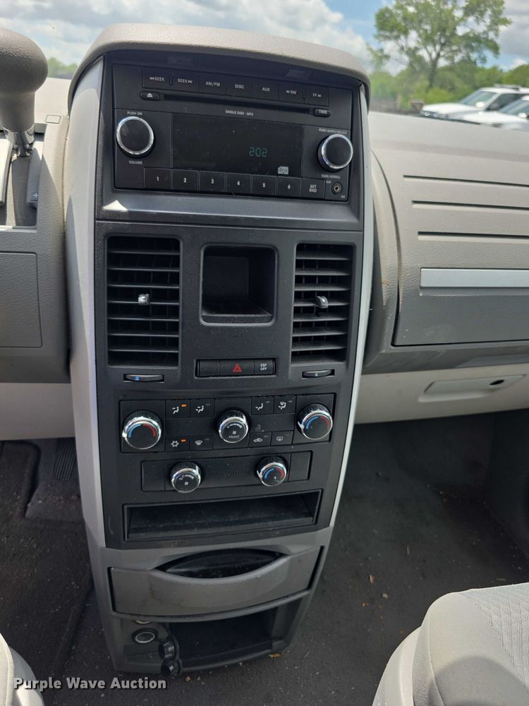 image for item EF3589 2010 Dodge Grand Caravan SE van