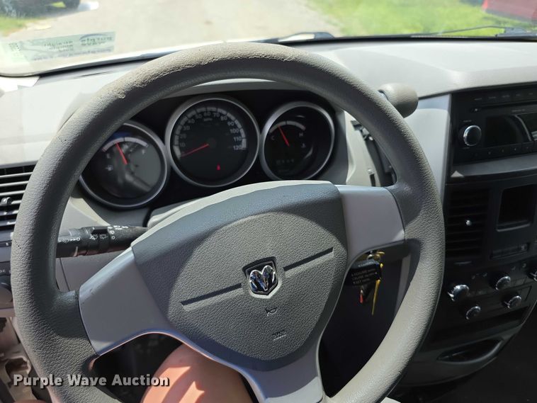 image for item EF3589 2010 Dodge Grand Caravan SE van