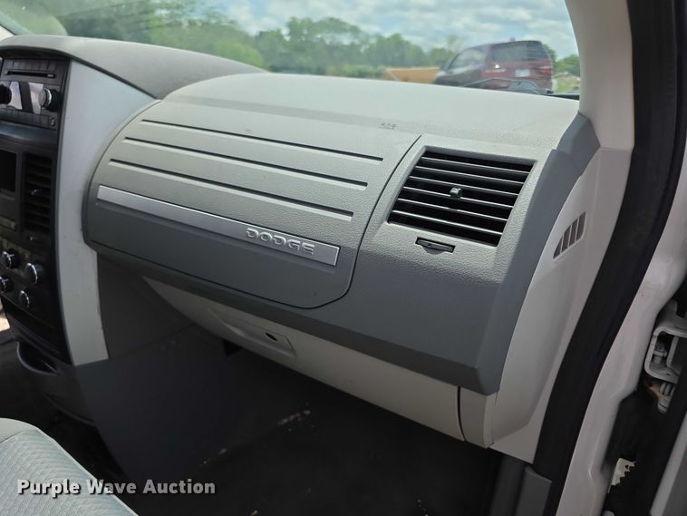 image for item EF3589 2010 Dodge Grand Caravan SE van