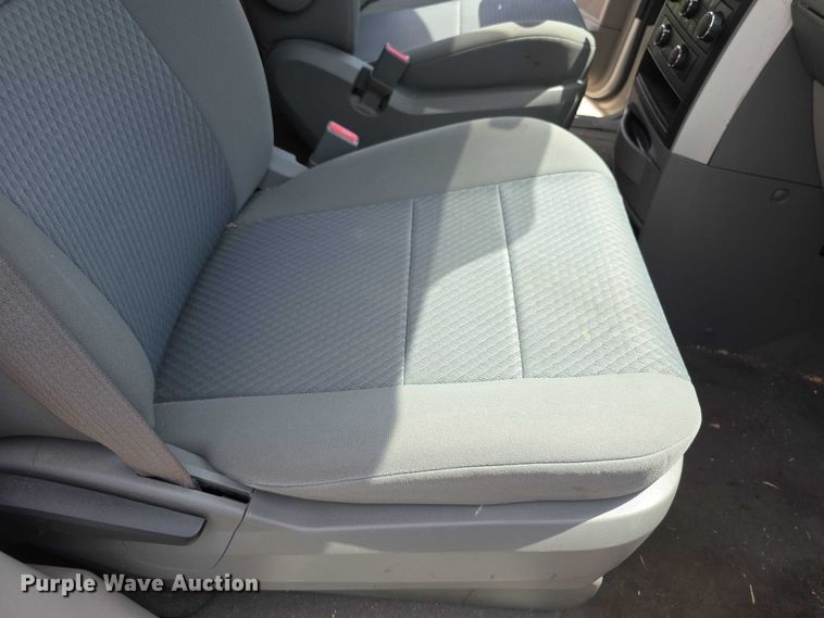 image for item EF3589 2010 Dodge Grand Caravan SE van