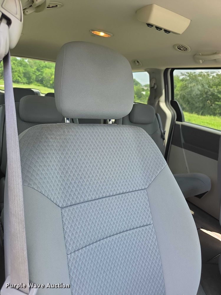 image for item EF3589 2010 Dodge Grand Caravan SE van