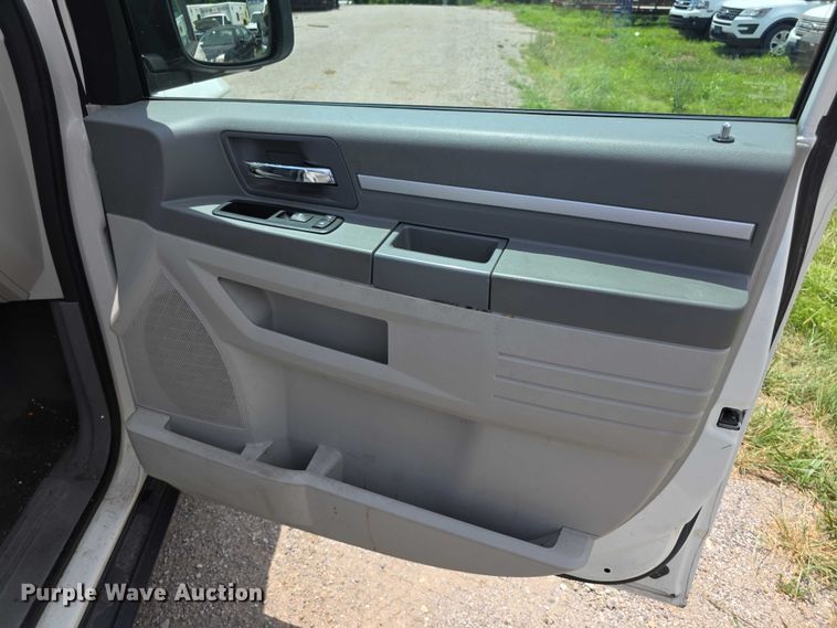 image for item EF3589 2010 Dodge Grand Caravan SE van