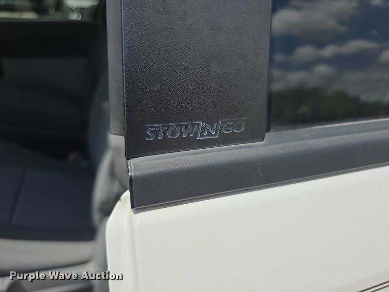 image for item EF3589 2010 Dodge Grand Caravan SE van