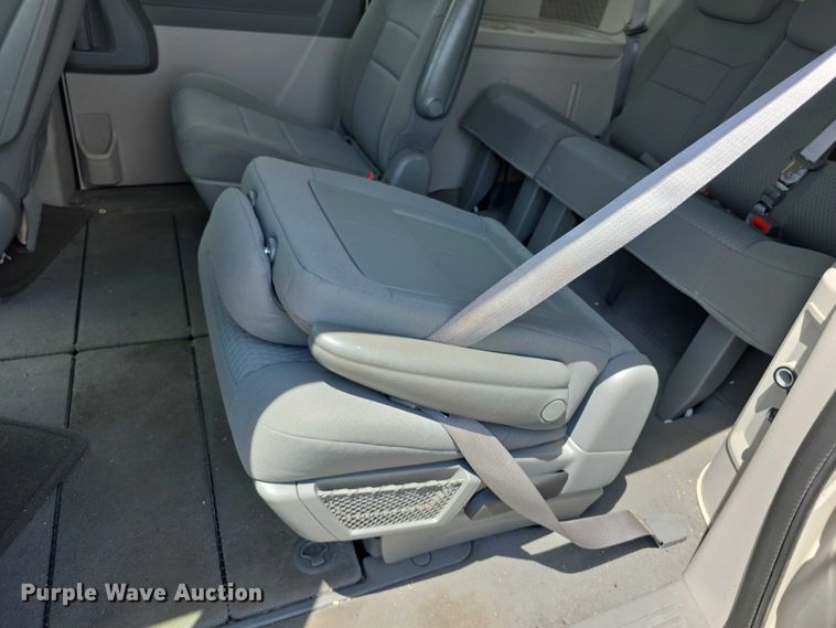 image for item EF3589 2010 Dodge Grand Caravan SE van