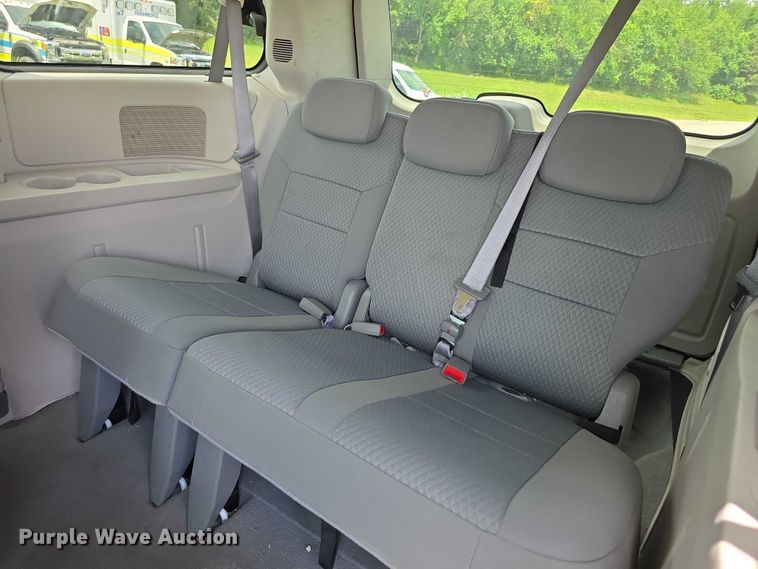 image for item EF3589 2010 Dodge Grand Caravan SE van